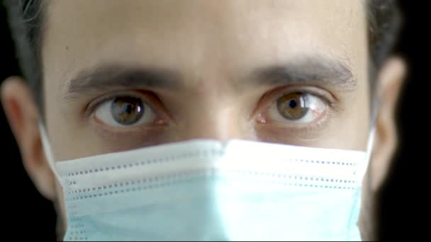 Detailní Pohled Mladého Muže Chirurgickou Maskou — Stock video