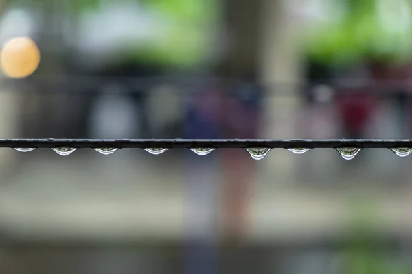 Gotas Lluvia Agua Cabestrillo Metal Después Lluvia —  Fotos de Stock