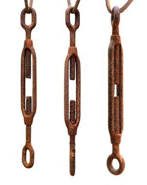 Rusty Turnbuckle, tespitleme çelik kablo germe izole beyaz arka plan üzerinde.