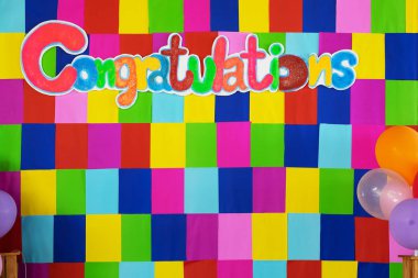 Tebrikler renk duvar kağıdı dekorasyon duvar, çeşitli renkli duvar fikri dekorasyon.