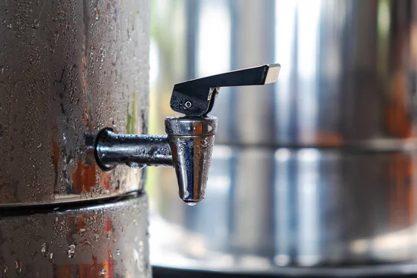 Tanque Refrigerador Água Bebida Partido Exterior Com Água Fria — Fotografia de Stock