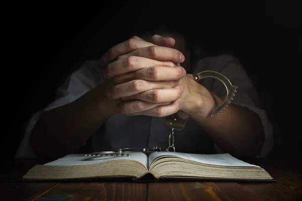 Handcuffs Holy Bible Concept Picture Someone Who Released Sin God — Stock Photo, Image