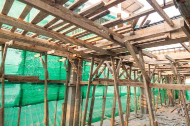 Yeni bina inşaat şantiye ahşap inşaat.