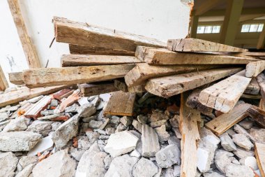 Yaşlı ve el yapımı ahşap yeni bina inşaat 