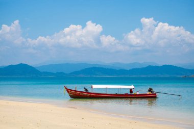 2019-04-17 Japonya adasında Denize Turistik Tekne Park.