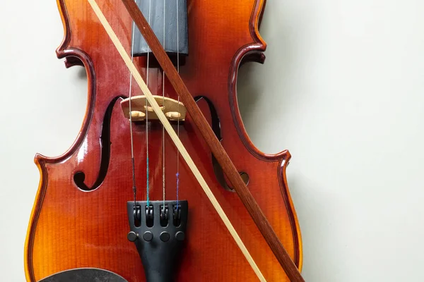 바이올린 클래식 현악기 악기 에 고립 된 화이트 — 스톡 사진