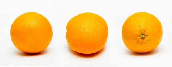 Fris rijp en navel oranje op de geïsoleerde witte achtergrond — Stockfoto