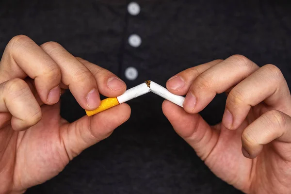 Asian Man Destroying Cigarette in His Hand. Imagen del concepto — Foto de Stock