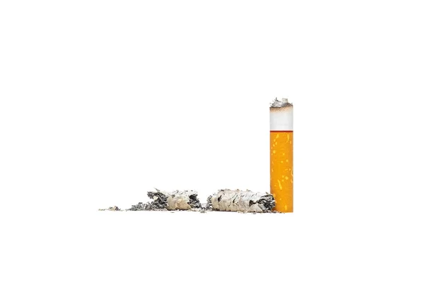 Quemado casi cigarrillo sobre fondo blanco iSolated . — Foto de Stock