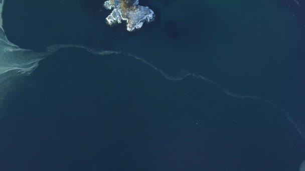 Vista Aérea Penhasco Oceânico Costa Rochosa Íngreme Reserva Marítima Extremo — Vídeo de Stock