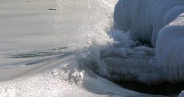 4 k. çekim, Arctic buz yakın çekim. Dalgalar kaçışı buzlar hakkında. Sert deniz.