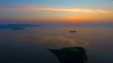 Vladivostok, Rusya - 30 Mayıs 2017: Beyaz yolcu gemisi Costa Neoromantica.