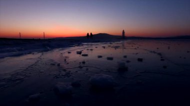 Tokarevskiy deniz feneri - Uzak Doğu'da en eski fenerler birini havadan görünümü hala önemli bir gezinti yapısı ve popüler turistik kentin Vladivostok, Rusya.