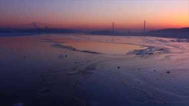 Tokarevskiy deniz feneri - Uzak Doğu'da en eski fenerler birini havadan görünümü hala önemli bir gezinti yapısı ve popüler turistik kentin Vladivostok, Rusya.