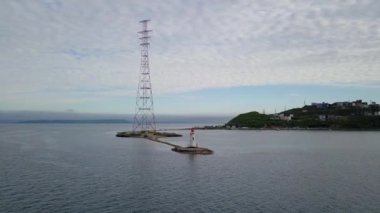 Tokarevskiy fener - Uzak Doğu'da en eski fenerler görünümünü hava yaz hala önemli bir gezinti yapısı ve popüler turistik kentin Vladivostok, Rusya.