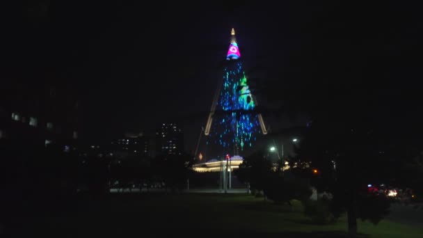 Agosto 2018 Pyongyang Coreia Norte Night Shooting Hotel Ryugen Iluminado — Vídeo de Stock