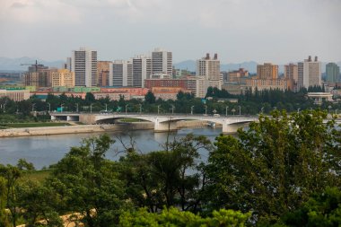 Ağustos, 2018 - Kuzey Kore, Pyongyang - Kuzey Kore'nin başkenti Pyongyang'a orta kesiminde çekim panoramik