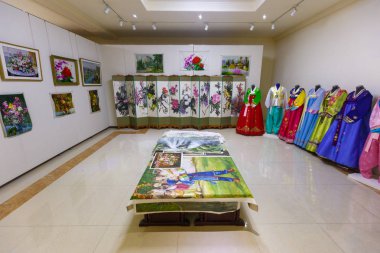 Ağustos 2018 - Pyongyang, Kuzey Kore - Pyongyang kültürel ve sergi karmaşık ana salonunda