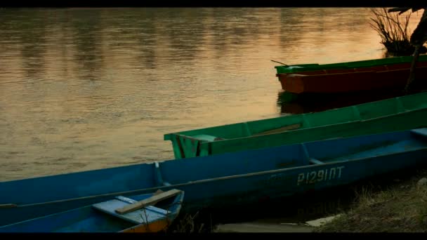 葛欧德国家公园克拉斯尼 Udege 村北部北部土著人民传统船 — 图库视频影像