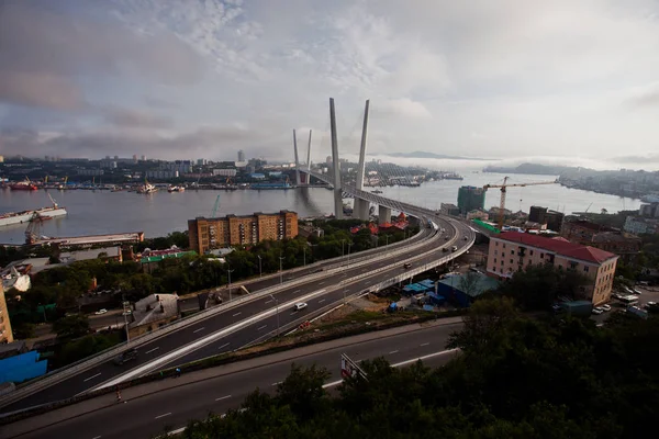Tránsito Tranvía Puente Dorado Desde Arriba Moderna Vladivostok Rusia Iluminación — Foto de Stock