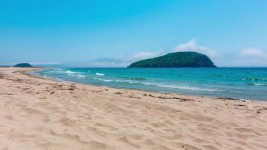 Primorsky Krai Lazovsky yedekte'Petrov adasının Timlaps.