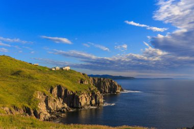 Mayak Busse (Busse) (eski adıyla Mayak Busset yerleşim, 2002 2011'den Beissa deniz feneri)-deniz feneri (bir deniz feneri ile kalabalık bir yerde), Khasansky bölgesi, Primorsky Krai