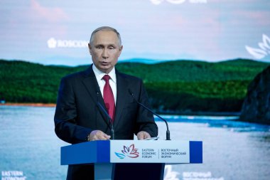 Eylül, 2018 - Vladivostok, Primorsky Krai - Rusya Federasyonu Vladimir Putin'in Doğu Avrupa Ekonomik Forum 2018 yılında Doğu Ekonomik Forumu bir parçası olarak Başkan tarafından konuşma