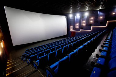 boş rahat kırmızı sandalye sinema numaraları ile