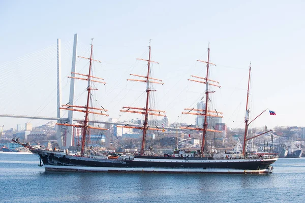 Enero 2018 Barca Cuatro Mástiles Sedov Está Amarrado Puerto Vladivostok —  Fotos de Stock