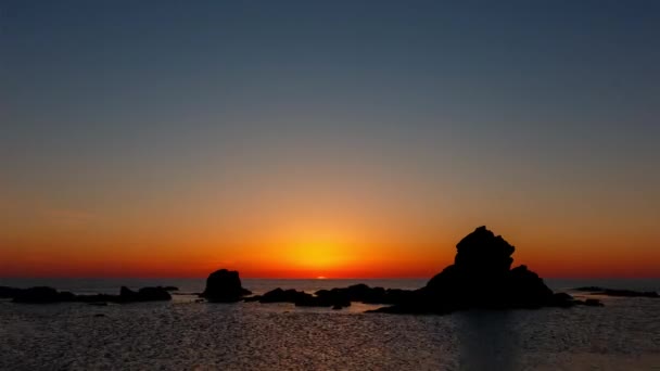 Ανατολή Του Ηλίου Στη Θάλασσα Μέσω Kekurs Timelapse Λειτουργία — Αρχείο Βίντεο