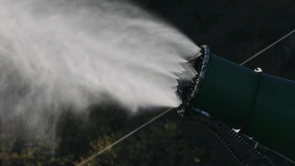 灌溉枪压制煤尘 — 图库视频影像