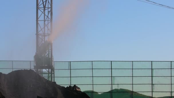 October 2018 Nakhodka Primorsky Krai Employee Stevedore Port Pours Coal — Stock Video