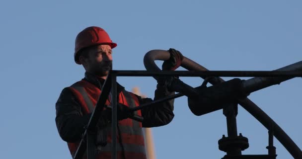 October 2018 Nakhodka Primorsky Krai Employee Stevedore Port Pours Coal — Stock Video