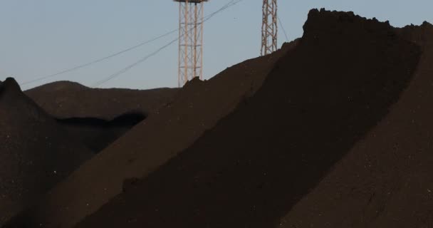 2018年 纳霍德卡 普里莫尔斯基边H 推土机在海港运行 Rakes 煤炭堆 — 图库视频影像