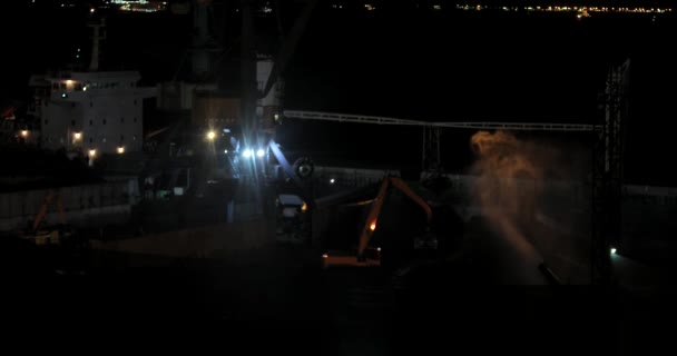 2018 Nakhodka Primorsky Krai Bulldozer Operates Seaport Rakes Coal Heaps — Stock Video