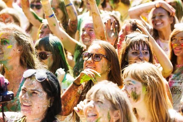 Augusztus 2013 Fiatal Díszített Vesznek Részt Holi Fesztivál Vlagyivosztok Színek — Stock Fotó