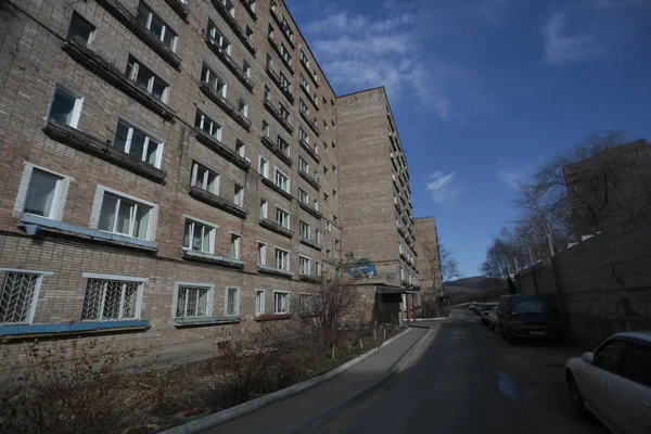 2013, Vladivostok - Vladivostok paneli ve tuğla evler konut geliştirme. Uzakdoğu'nun başkentin bölgelerinde uyku sokakları