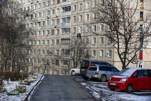 2013, Vladivostok - Vladivostok paneli ve tuğla evler konut geliştirme. Uzakdoğu'nun başkentin bölgelerinde uyku sokakları