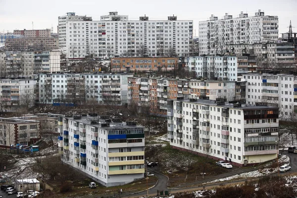 2013, Vladivostok - Vladivostok paneli ve tuğla evler konut geliştirme. Uzakdoğu'nun başkentin bölgelerinde uyku sokakları
