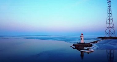 Tokarev Lighthouse Vladivostok içinde en iyi hava panoramik manzaralı. Deniz feneri büyük Haliç Bay Peter içinde yer alır. Bir Uzakdoğu'nun en eski fenerler. 