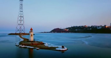 Tokarev Lighthouse Vladivostok içinde en iyi hava panoramik manzaralı. Deniz feneri büyük Haliç Bay Peter içinde yer alır. Bir Uzakdoğu'nun en eski fenerler. 