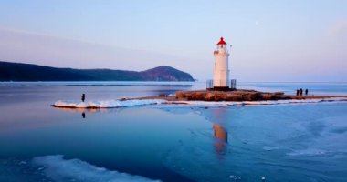 Tokarev Lighthouse Vladivostok içinde en iyi hava panoramik manzaralı. Deniz feneri büyük Haliç Bay Peter içinde yer alır. Bir Uzakdoğu'nun en eski fenerler.