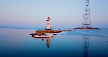 Tokarev Lighthouse Vladivostok içinde en iyi hava panoramik manzaralı. Deniz feneri büyük Haliç Bay Peter içinde yer alır. Bir Uzakdoğu'nun en eski fenerler.