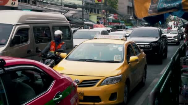 2019 아시아의 거리에 자동차 자전거는도로에 합니다 슬로우 — 비디오