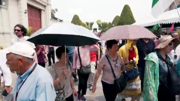 Bangkok Tailândia Primavera 2019 Alta Stupa Dourada Turistas Ambulantes Wat — Vídeo de Stock