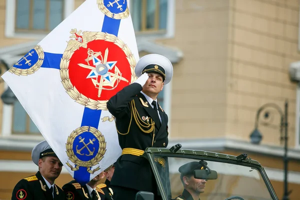2013年5月9日 符拉迪沃斯托克 普里莫尔斯基边疆区 军事装备沿着符拉迪沃斯托克中央街道行走 以纪念胜利日 — 图库照片
