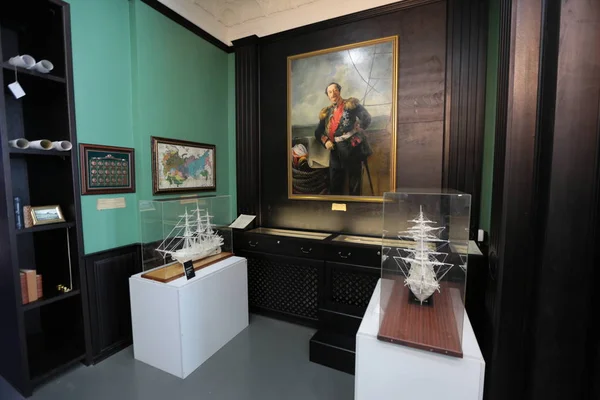 ウラジオストクのウラジミール クラヴディヴィッチ アルセニエフにちなんで名付けられた国立音楽博物館の博覧会 アルセニエフ博物館のホール — ストック写真