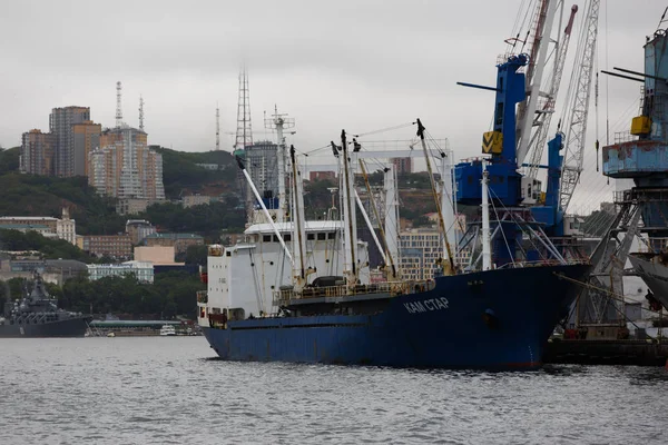 Septiembre 2013 Vladivostok Rusia Vladivostok Commercial Sea Port Terminal Contenedores — Foto de Stock