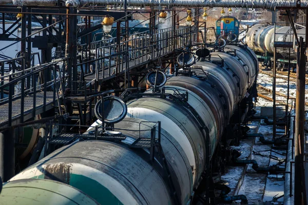 Comboios Ferroviários Com Tanques Para Transporte Produtos Petrolíferos Estão Tapume — Fotografia de Stock