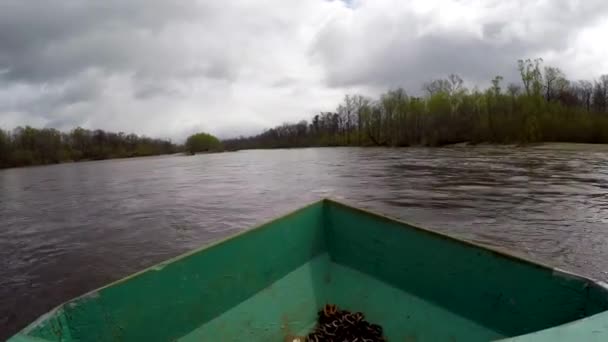 Традиционная Лодка Плывущая Воде Лук Деревянного Udegean Лодки Быстро Плавает — стоковое видео